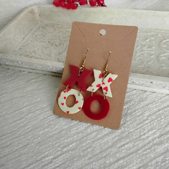 Earrings Valentine days "XO" Dangle For pierced ears Red White New - Picture 2 of 4